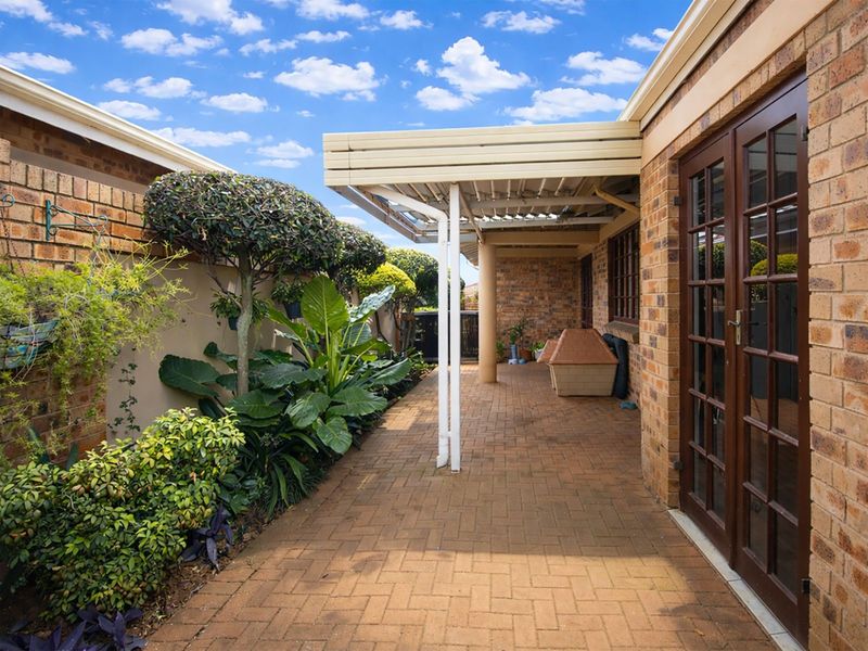 Townhouse For Sale in Weltevreden Park - Photo 6