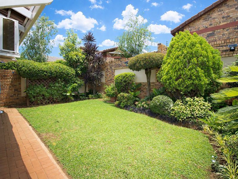 Townhouse For Sale in Weltevreden Park - Photo 3