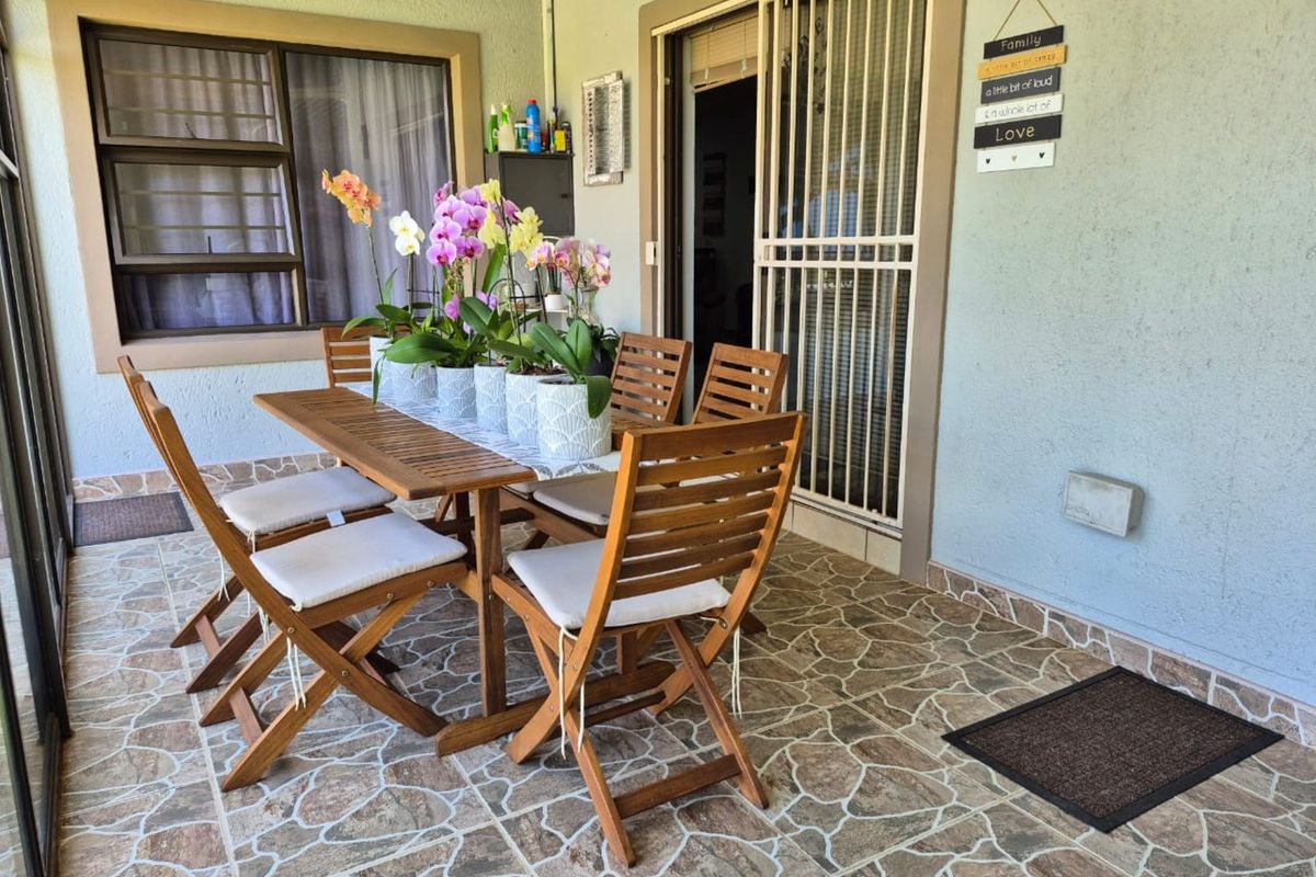 Townhouse For Sale in Kuruman Central - Photo 3