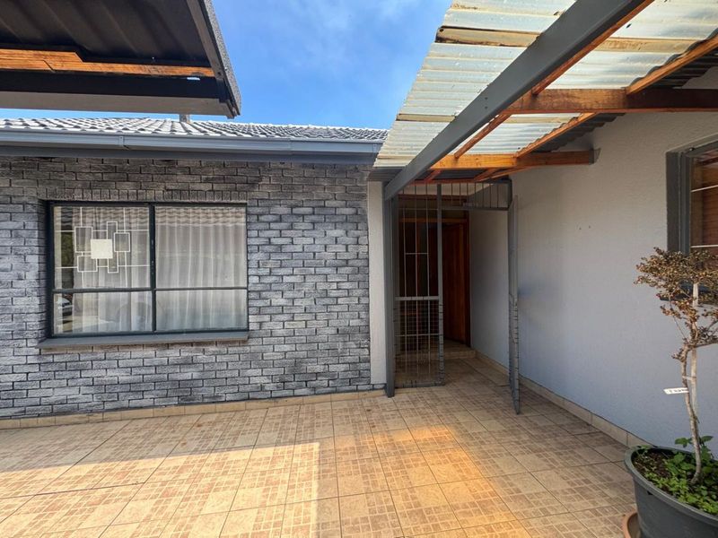 House For Sale in Secunda Central - Photo 4
