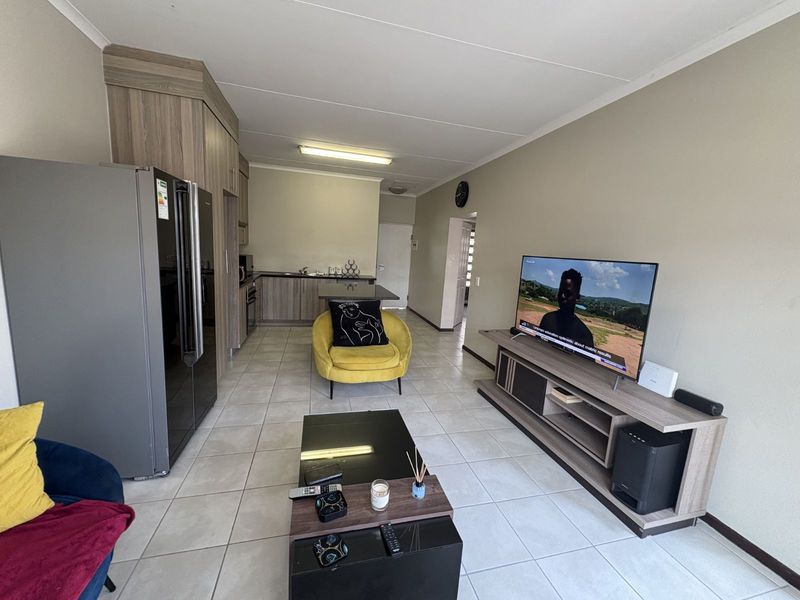 Apartment For Sale in Ruimsig - Photo 2