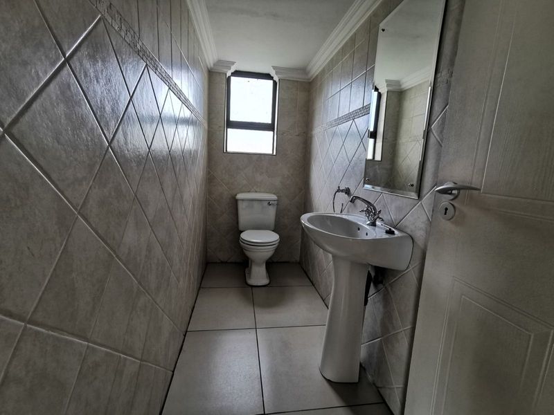 Townhouse For Sale in Hillcrest - Photo 10