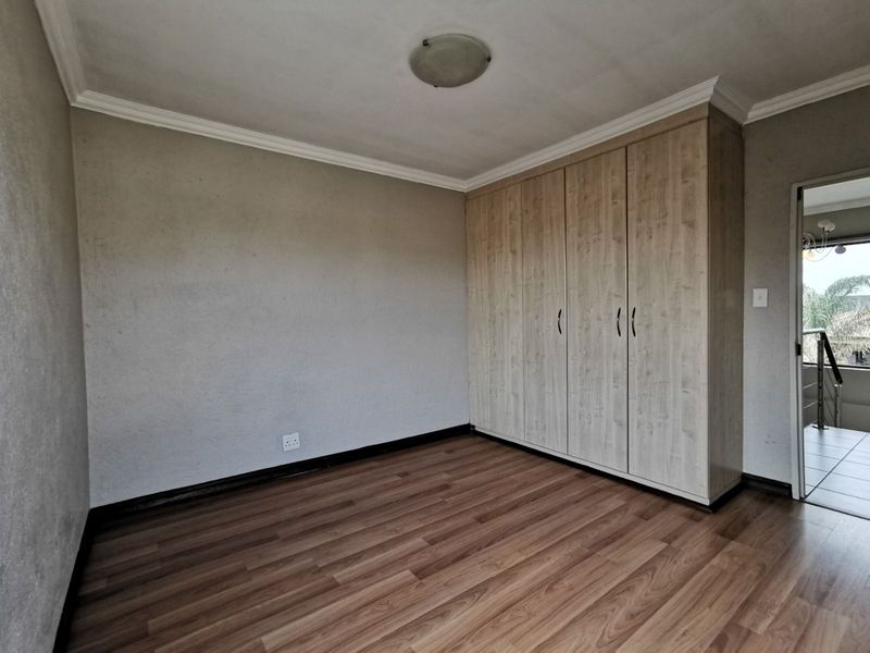 Townhouse For Sale in Hillcrest - Photo 9