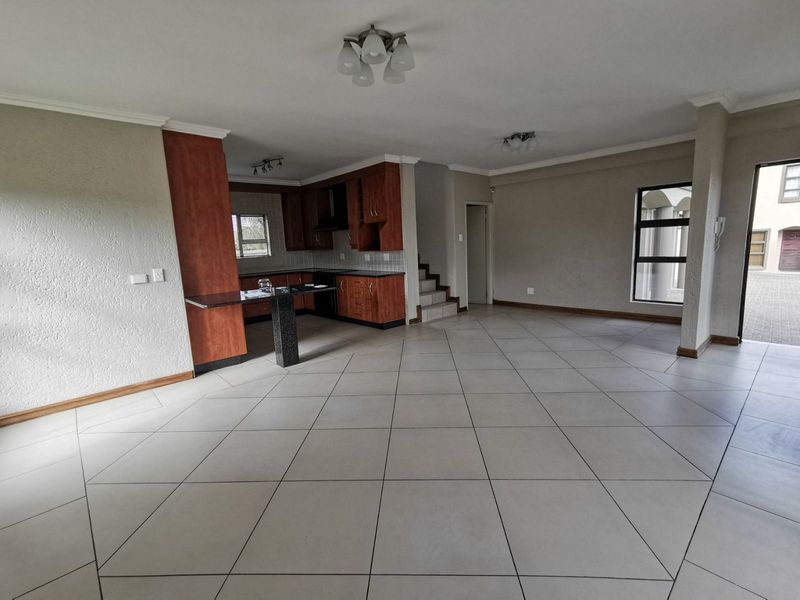 Townhouse For Sale in Hillcrest - Photo 3