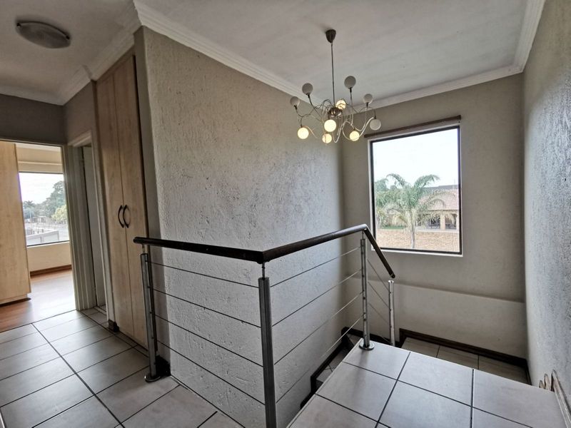 Townhouse For Sale in Hillcrest - Photo 8