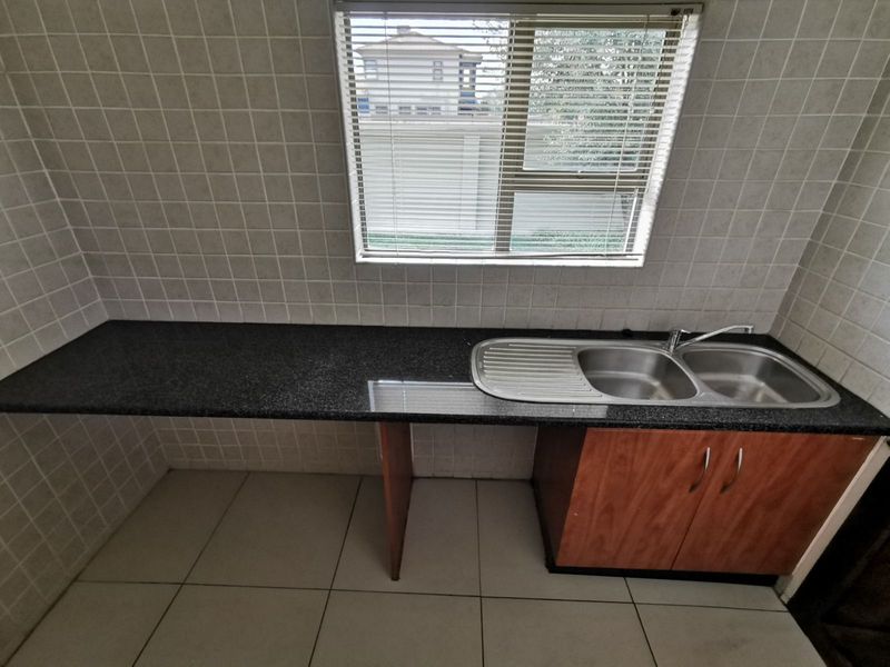 Townhouse For Sale in Hillcrest - Photo 6