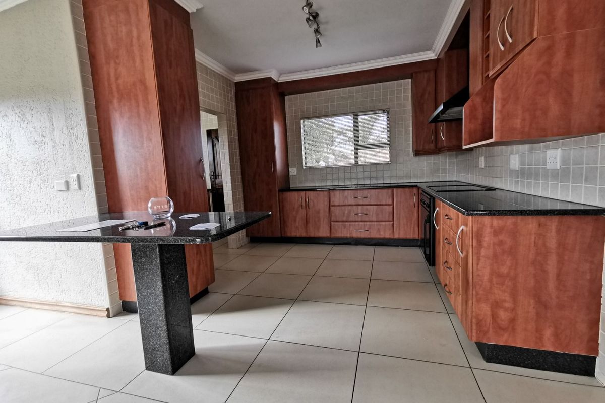 Townhouse For Sale in Hillcrest - Photo 5