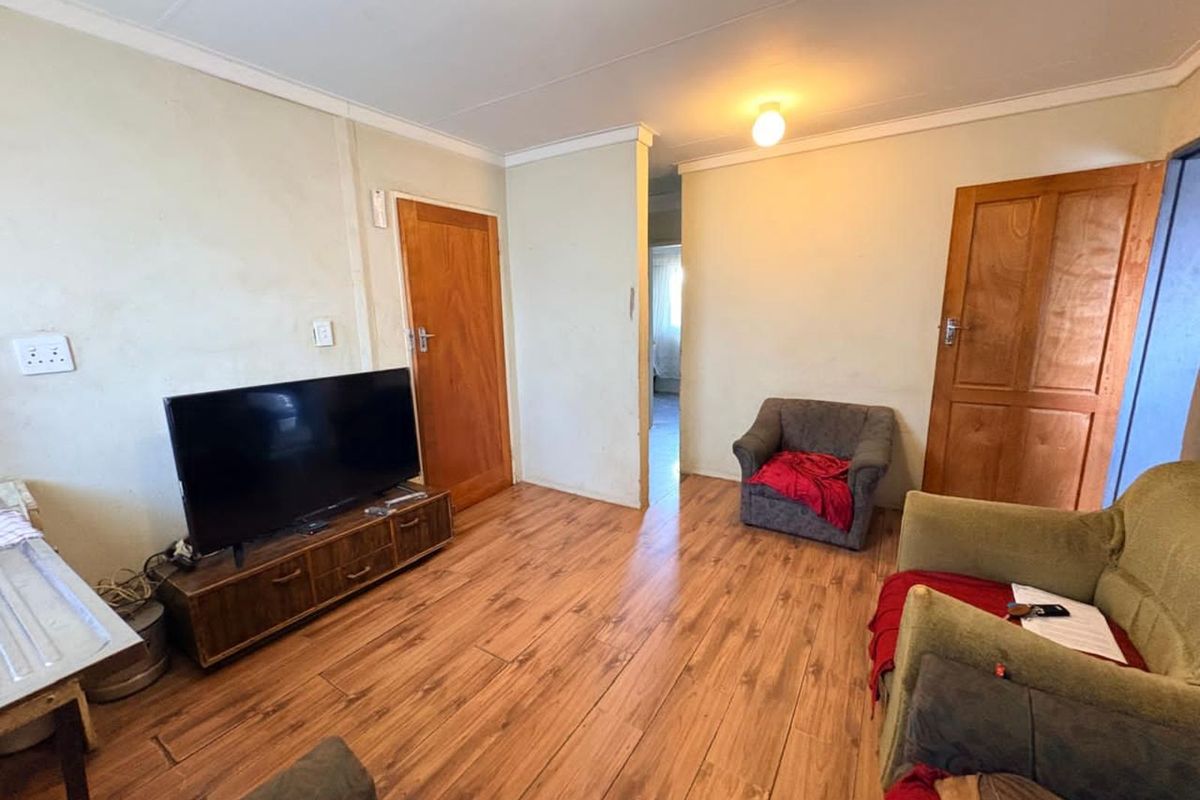 House For Sale in Roodepan - Photo 3