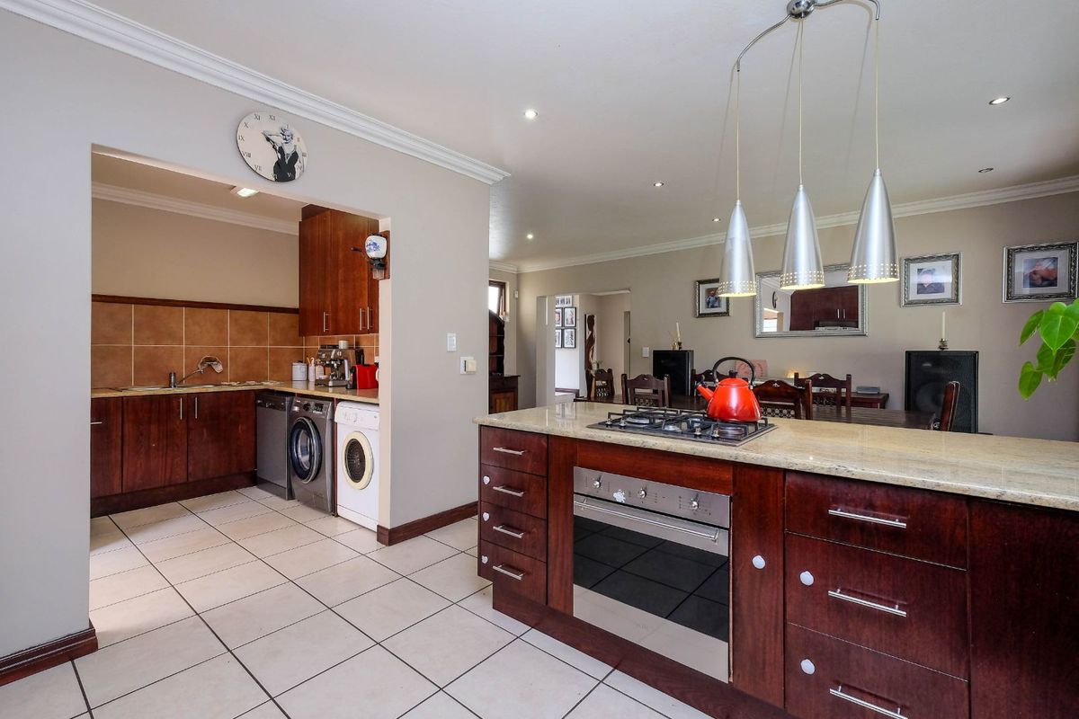 House For Sale in Honeydew Ridge - Photo 3