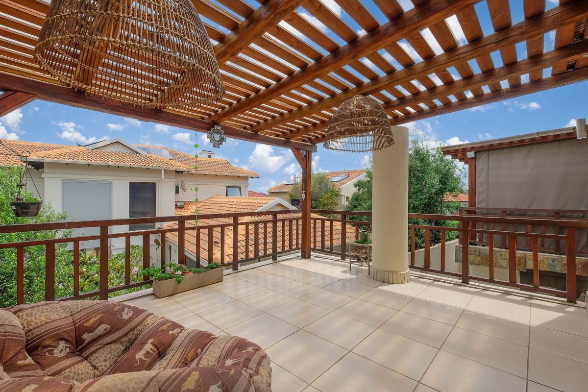 House For Sale in Honeydew Ridge - Photo 2