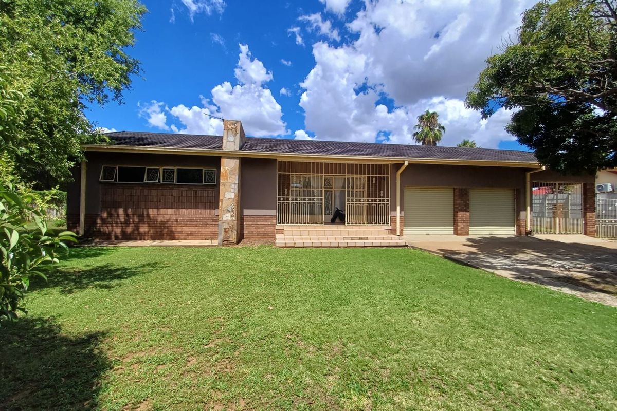 House For Sale in Orkney Central - Photo 2