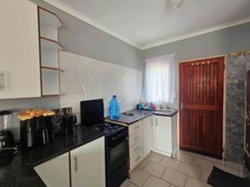 Townhouse For Sale in Bendor - Photo 7