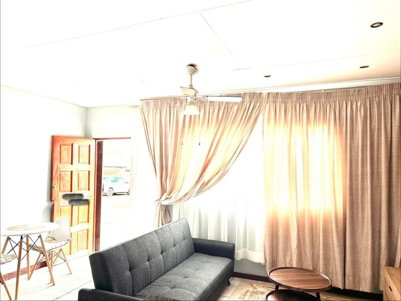 Townhouse For Sale in Bendor - Photo 2