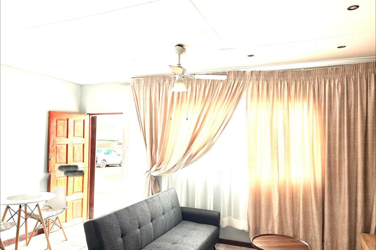 Townhouse For Sale in Bendor - Photo 2