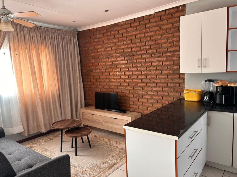 Townhouse For Sale in Bendor - Photo 4