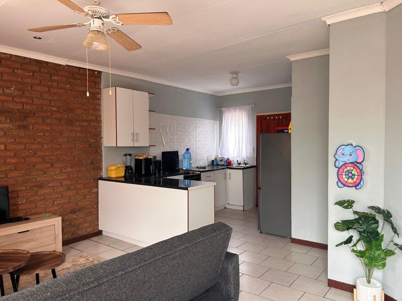 Townhouse For Sale in Bendor - Photo 3