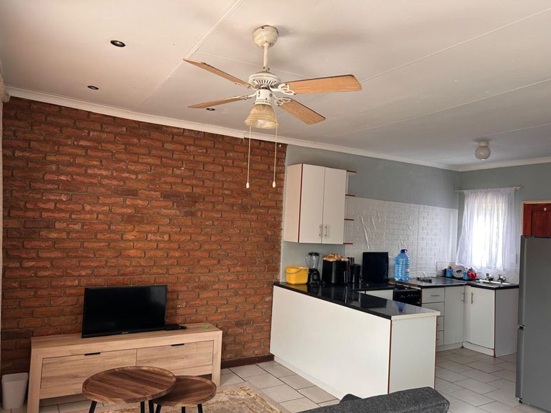 Townhouse For Sale in Bendor - Photo 5