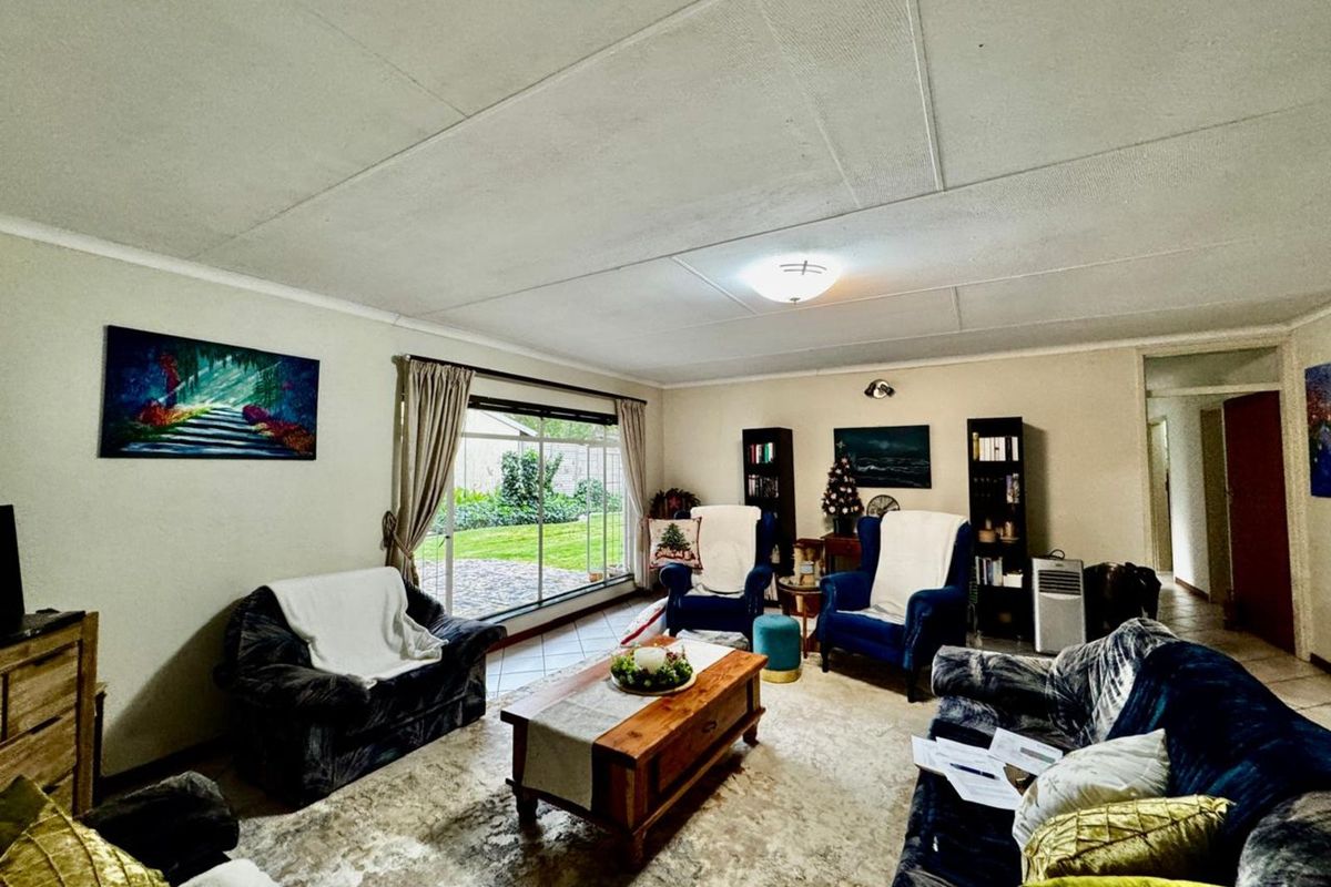 House For Sale in Secunda Central - Photo 5