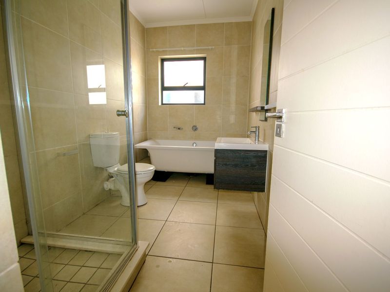 Apartment To Rent in Oakdene - Photo 10