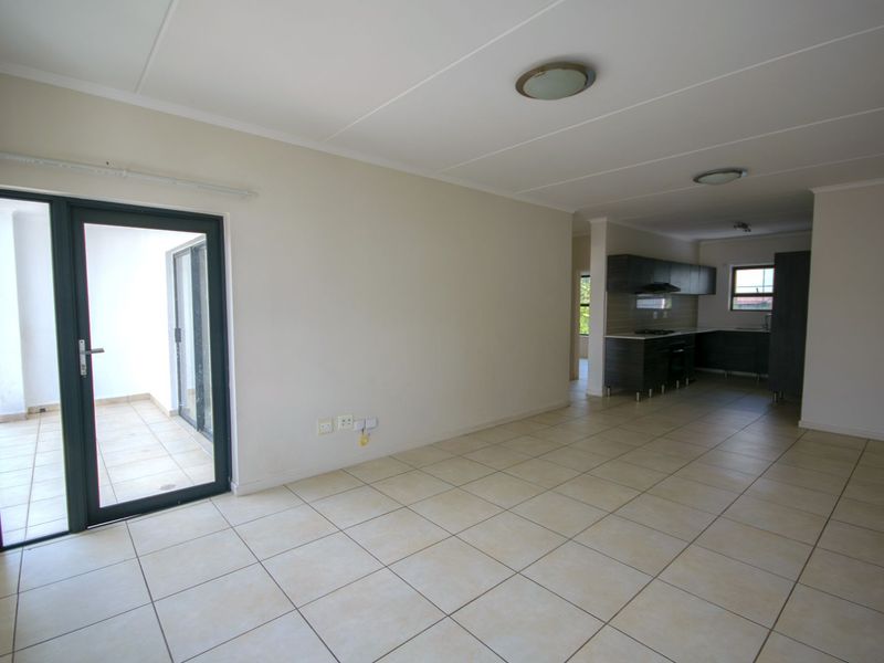 Apartment To Rent in Oakdene - Photo 4
