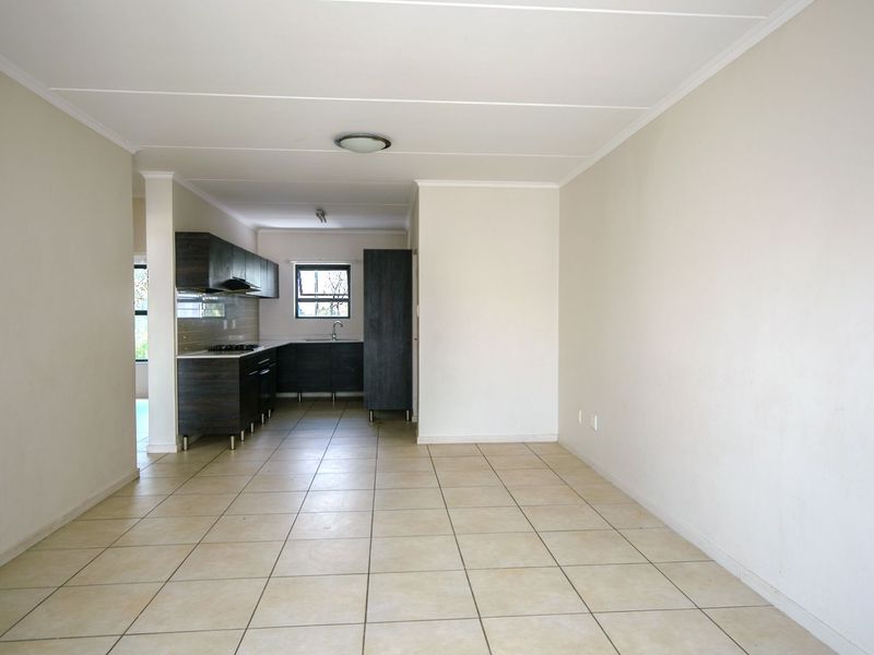 Apartment To Rent in Oakdene - Photo 5