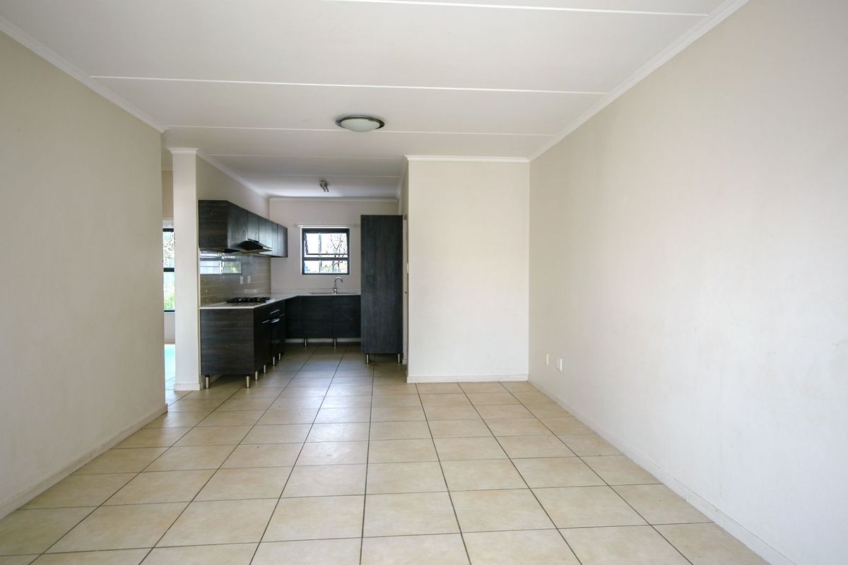 Apartment To Rent in Oakdene - Photo 5