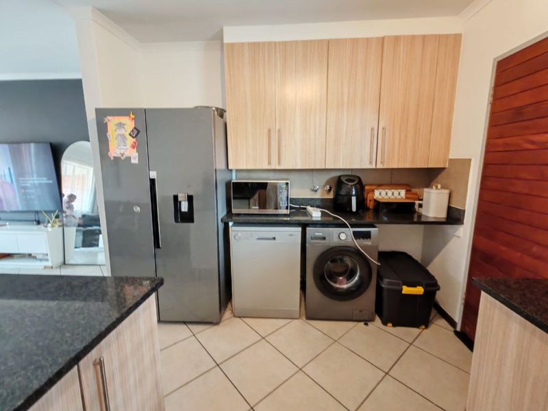 Townhouse For Sale in Monavoni - Photo 10