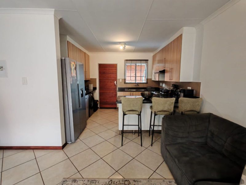 Townhouse For Sale in Monavoni - Photo 7