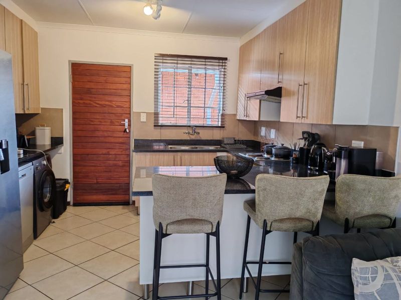 Townhouse For Sale in Monavoni - Photo 8