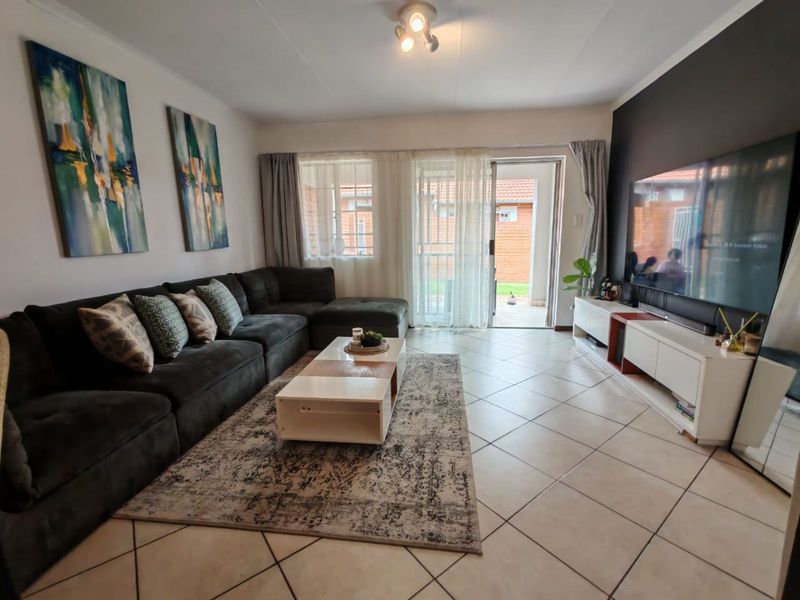 Townhouse For Sale in Monavoni - Photo 6