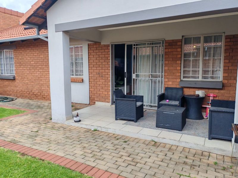 Townhouse For Sale in Monavoni - Photo 3