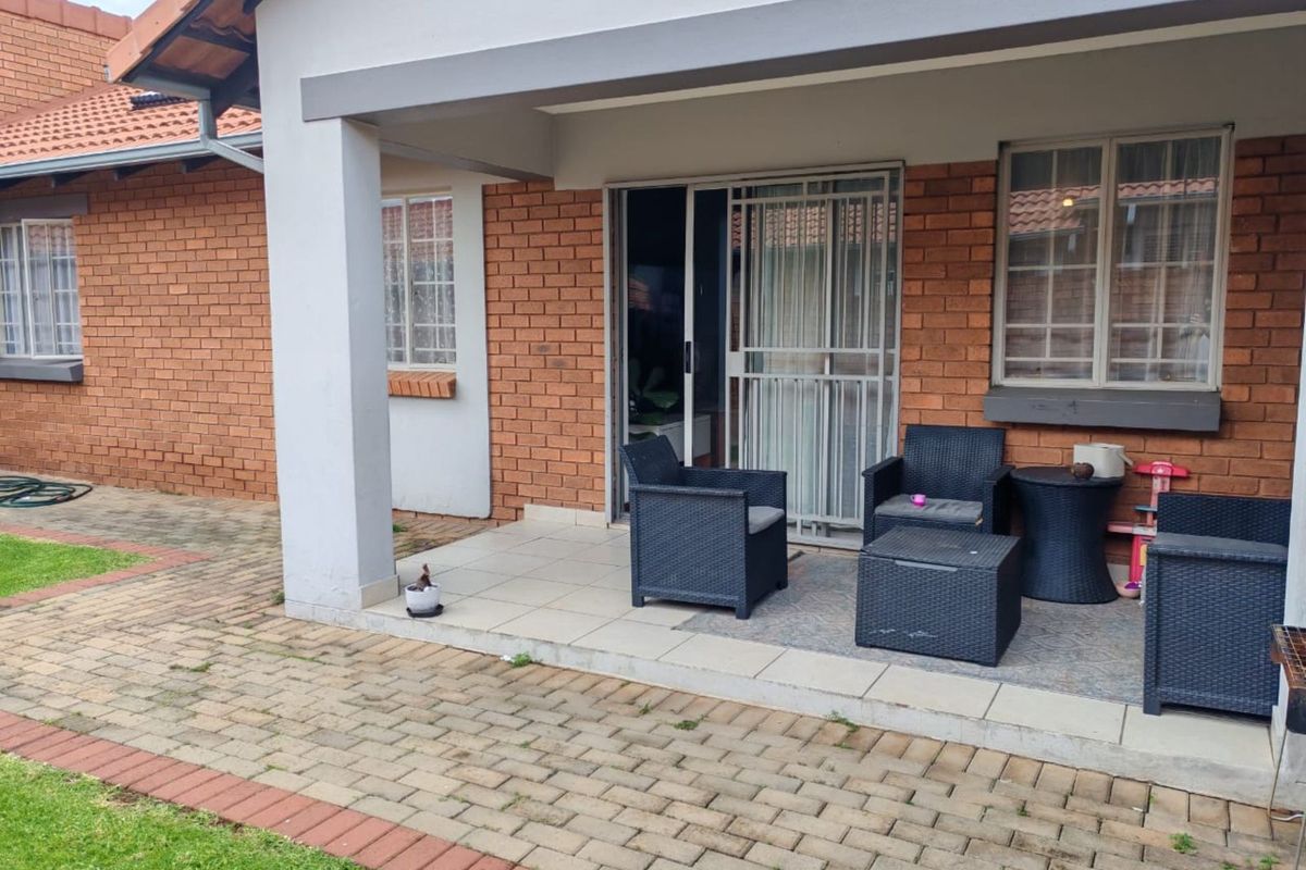 Townhouse For Sale in Monavoni - Photo 3