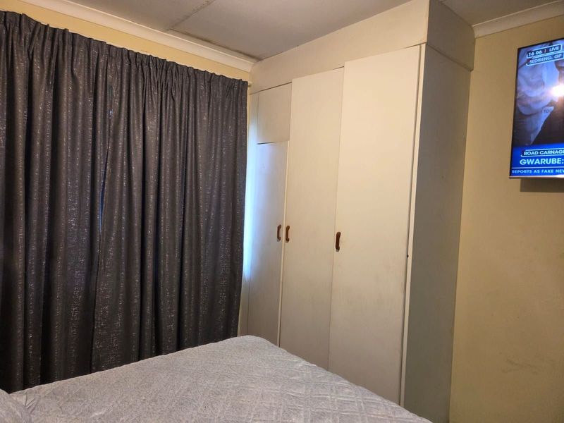 Townhouse For Sale in Bendor - Photo 8