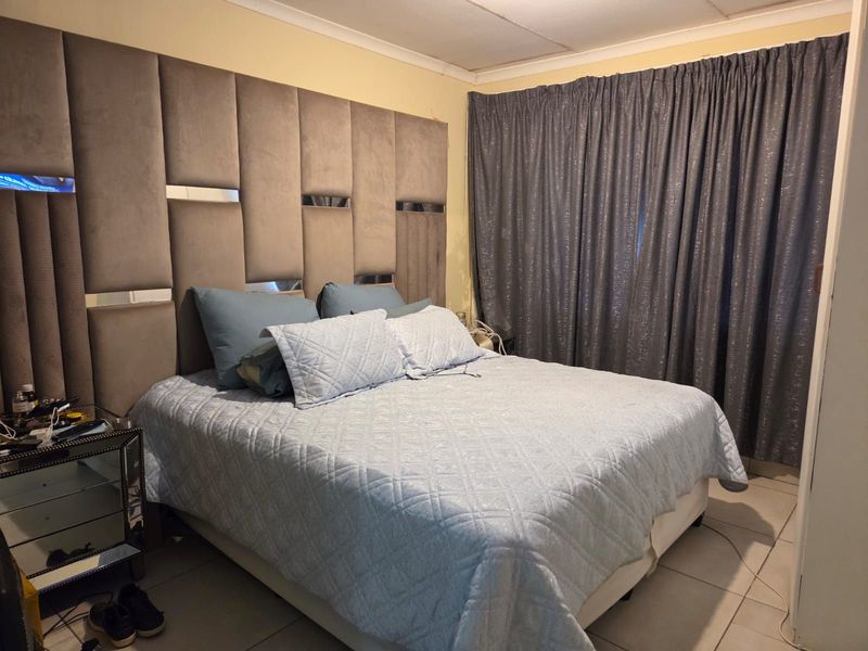 Townhouse For Sale in Bendor - Photo 7