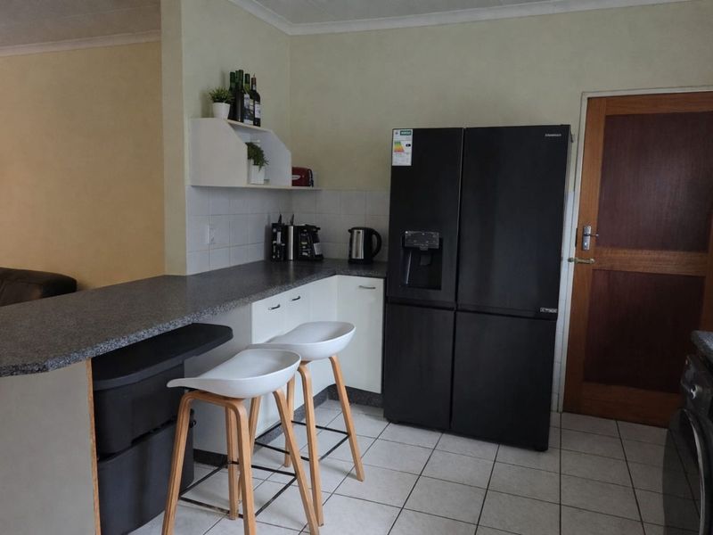 Townhouse For Sale in Bendor - Photo 6