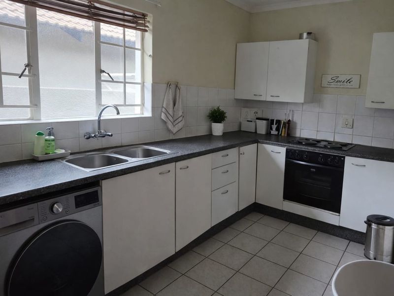 Townhouse For Sale in Bendor - Photo 5