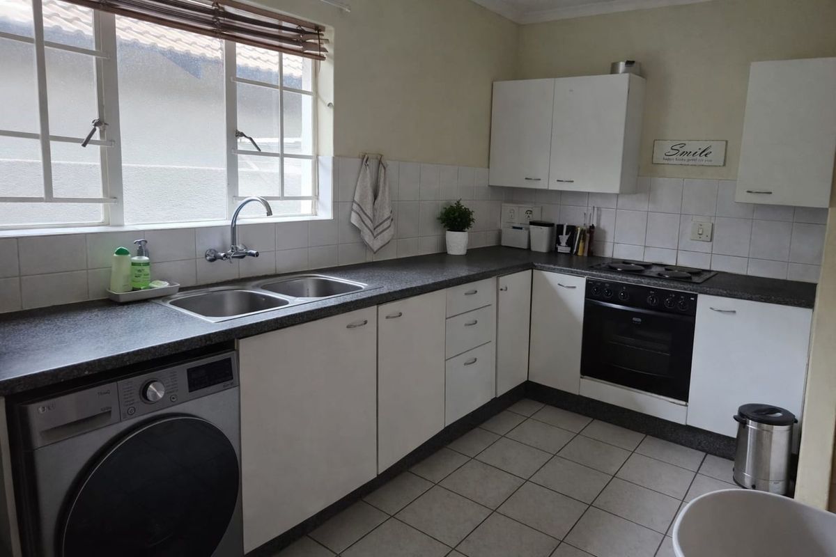 Townhouse For Sale in Bendor - Photo 5