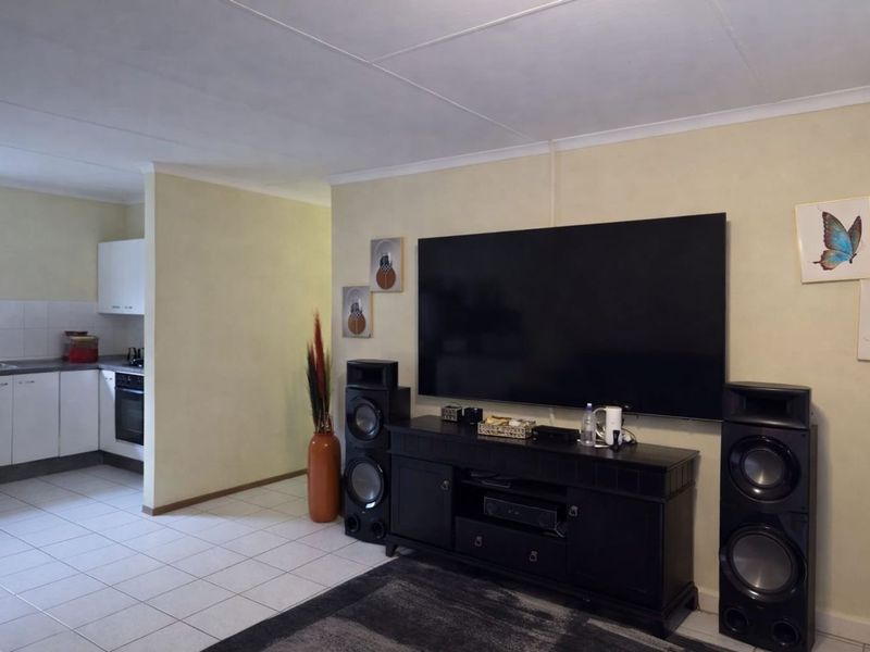 Townhouse For Sale in Bendor - Photo 3