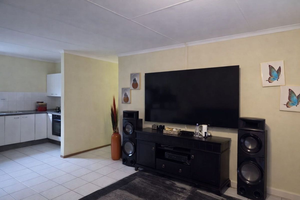 Townhouse For Sale in Bendor - Photo 3