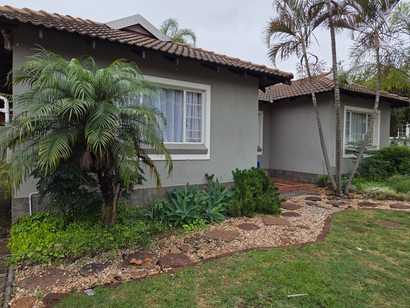 Townhouse For Sale in Bendor - Photo 2