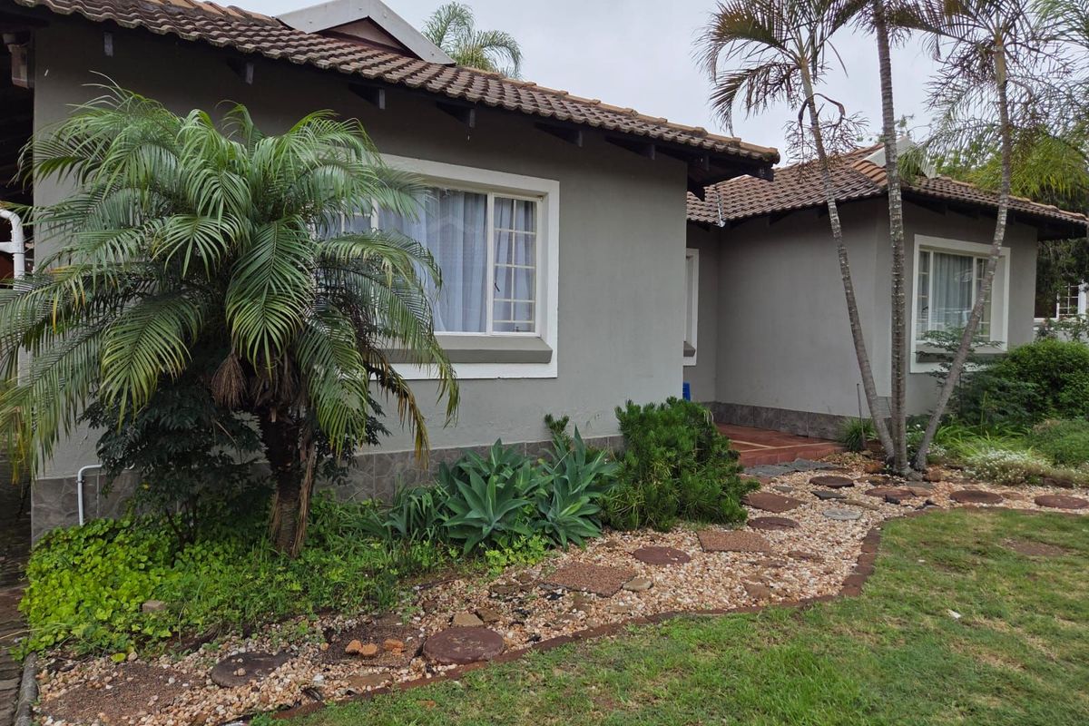 Townhouse For Sale in Bendor - Photo 2