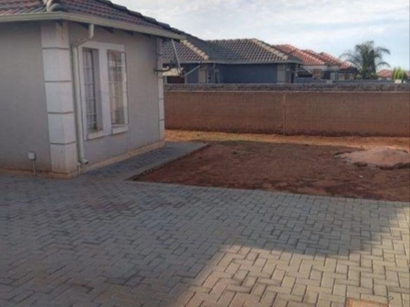 House For Sale in The Orchards - Photo 2