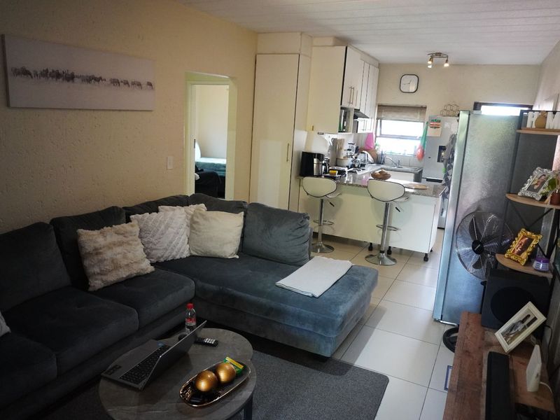 Apartment For Sale in Sunninghill - Photo 6