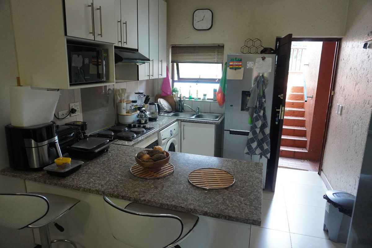 Apartment For Sale in Sunninghill - Photo 2