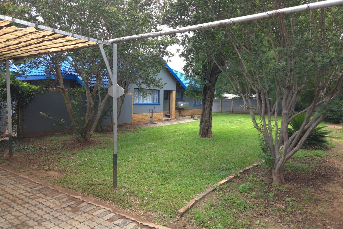 House For Sale in Songloed - Photo 2