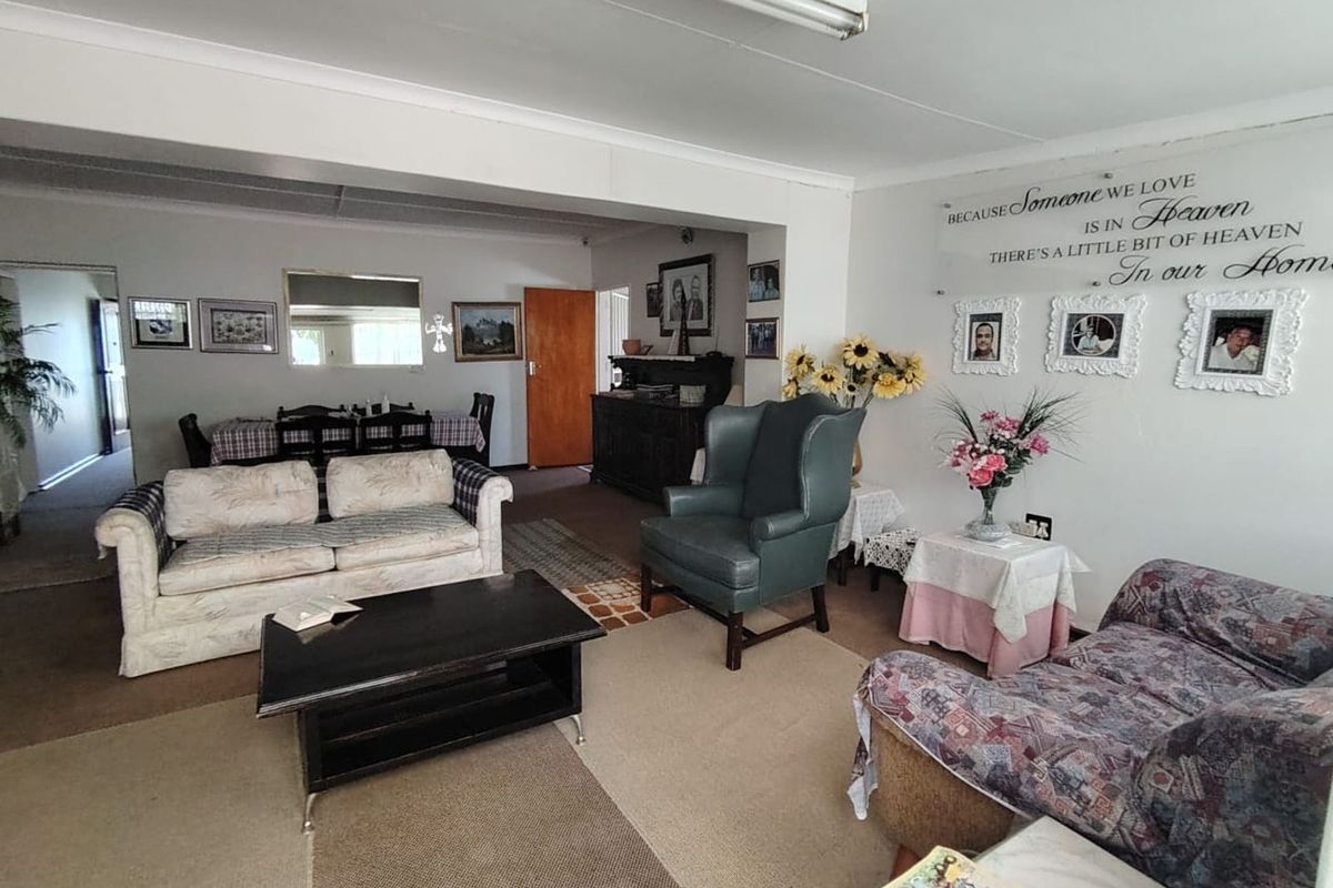 House For Sale in Ladybrand Central - Photo 3