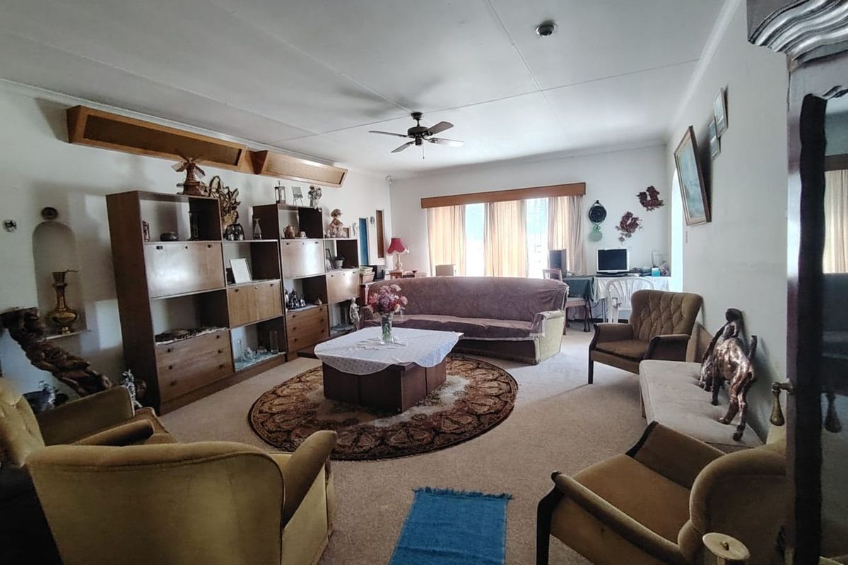 House For Sale in Ladybrand Central - Photo 4