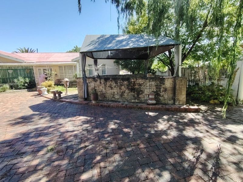 House For Sale in Ladybrand Central - Photo 2