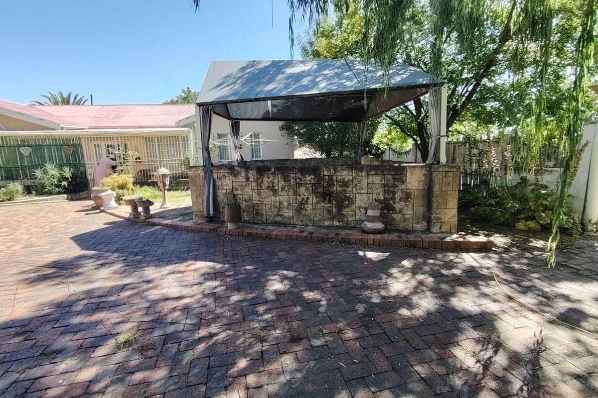 House For Sale in Ladybrand Central - Photo 2