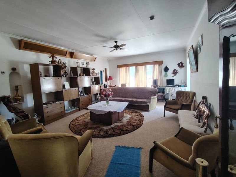 House For Sale in Ladybrand Central - Photo 4